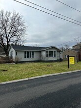 Building Photo - 912 Mann Ave