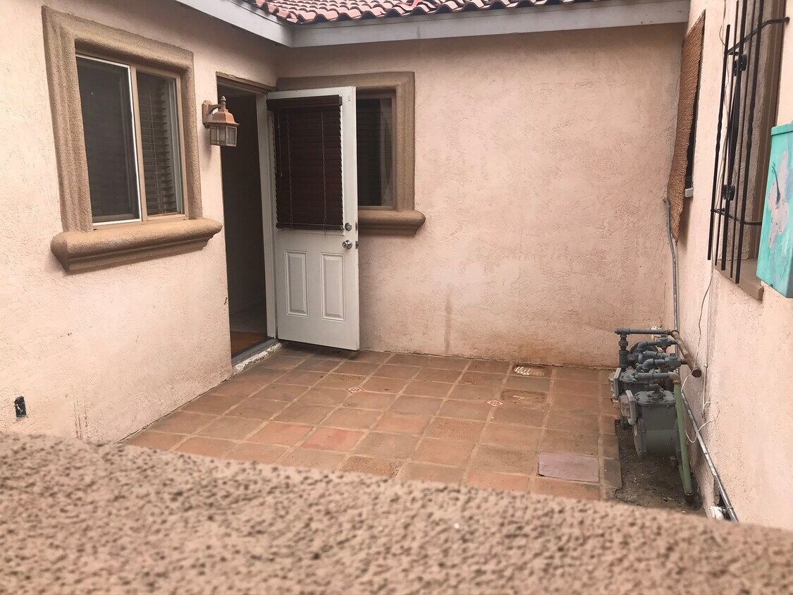 Front Yard - 8555 Fontana St