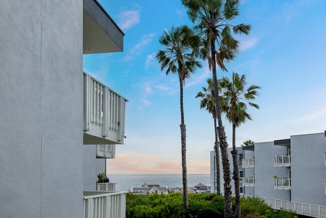 Enjoy beautiful sunsets over the Pacific Ocean - 650 The Village