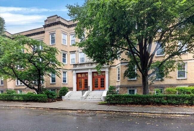 Building Photo - 138 Sewall Ave