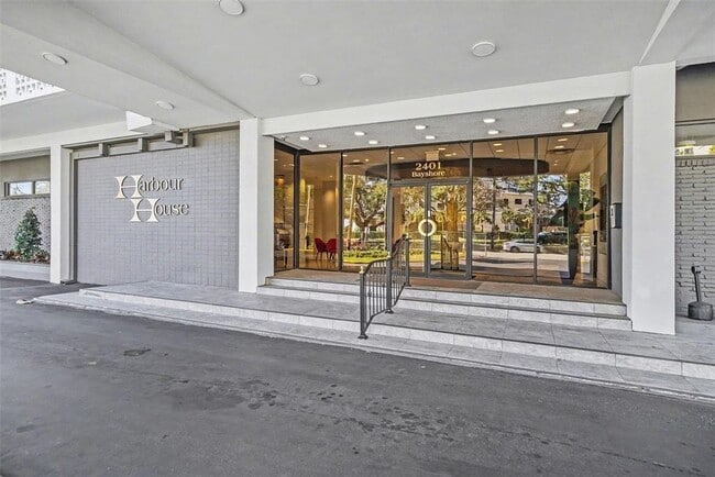 Building Photo - 2401 Bayshore Blvd