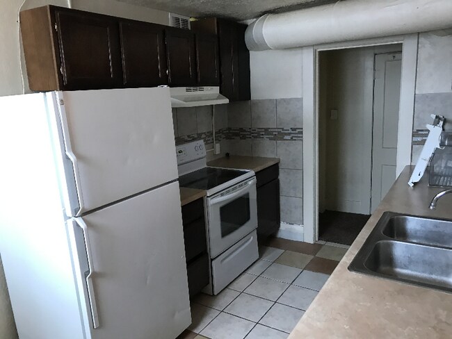 Foto del edificio - 945 E 3rd St