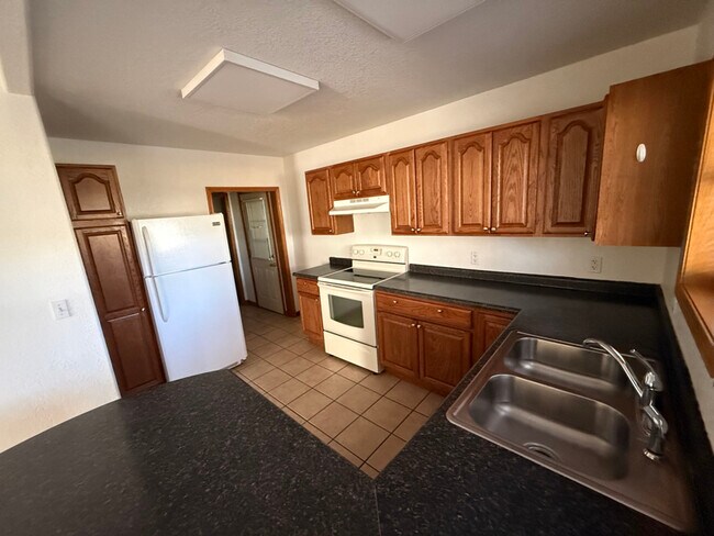 Foto del edificio - 403 W 3rd St