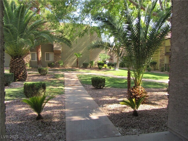 Foto del edificio - 4954 River Glen Dr