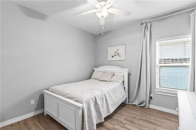 Foto del edificio - Spacious 4 or 5 Bedroom Home for Rent | Desirable Southside Location