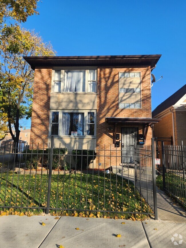 McIntoshs Marquette Park Apartments for Rent with a Yard Chicago, IL 4 Rentals