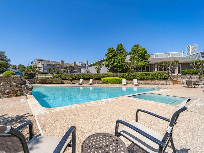 Sparkling Swimming Pool - Summit on the Lake in Fort Worth TX