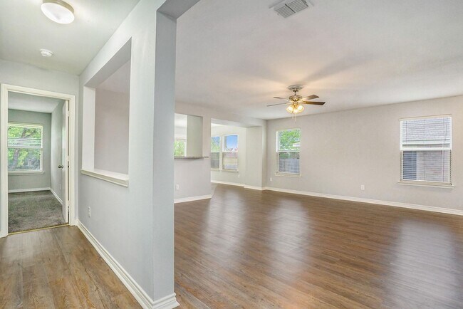 Foto del edificio - 2421 Gabriel Dr