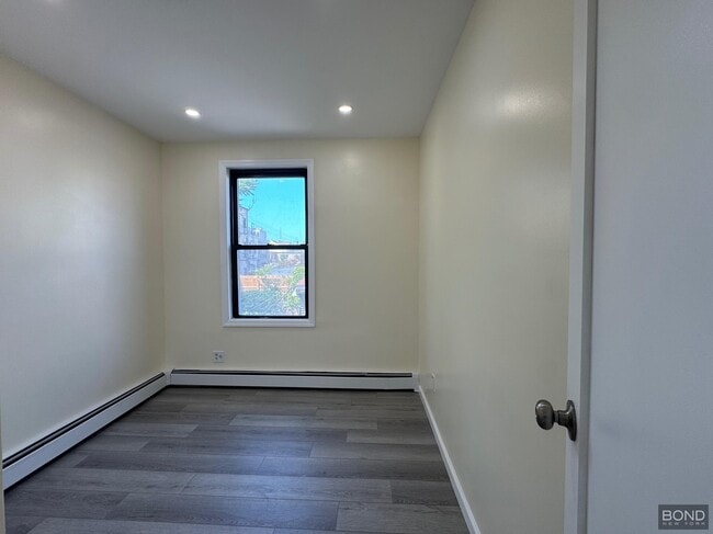 Building Photo - 261 Manhattan Ave