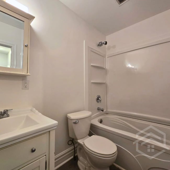 Photo du bâtiment - Updated 2-Bedroom in Norwich!!