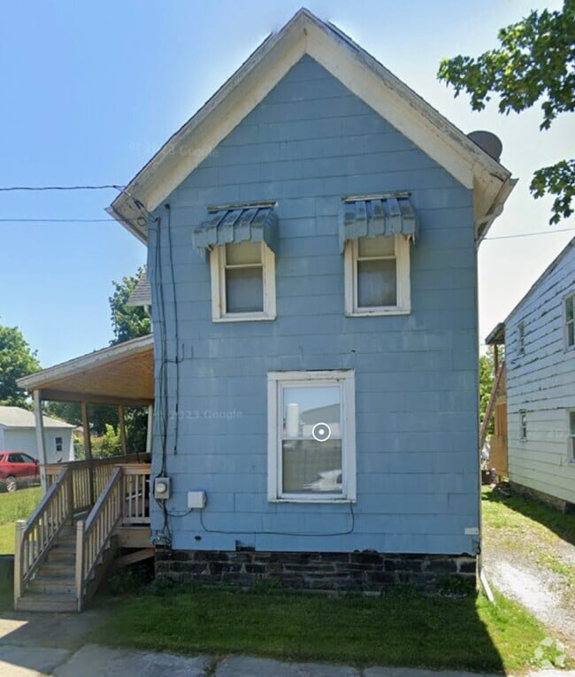Building Photo - 610 E 3rd St