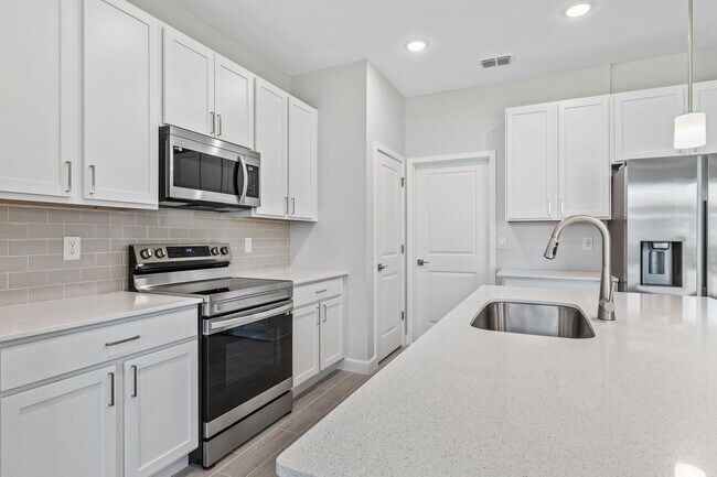 Building Photo - Charming 3BR/2BA Home in North Port with Fully Fenced Yard