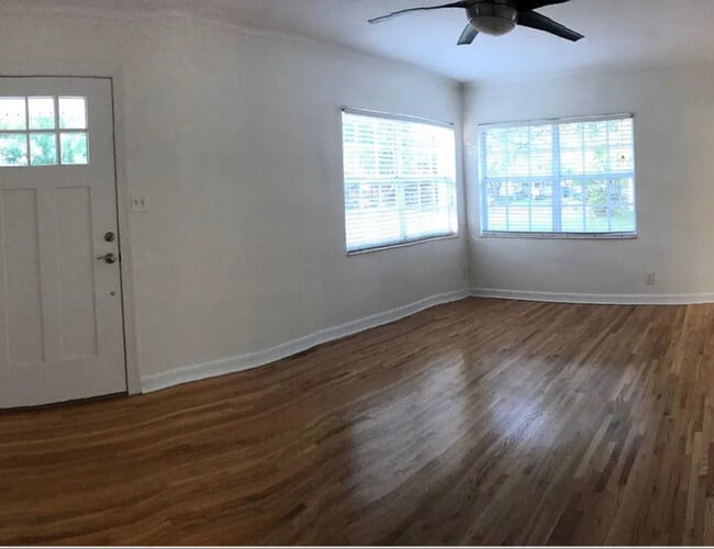 Foto del edificio - 4302 W Santiago St