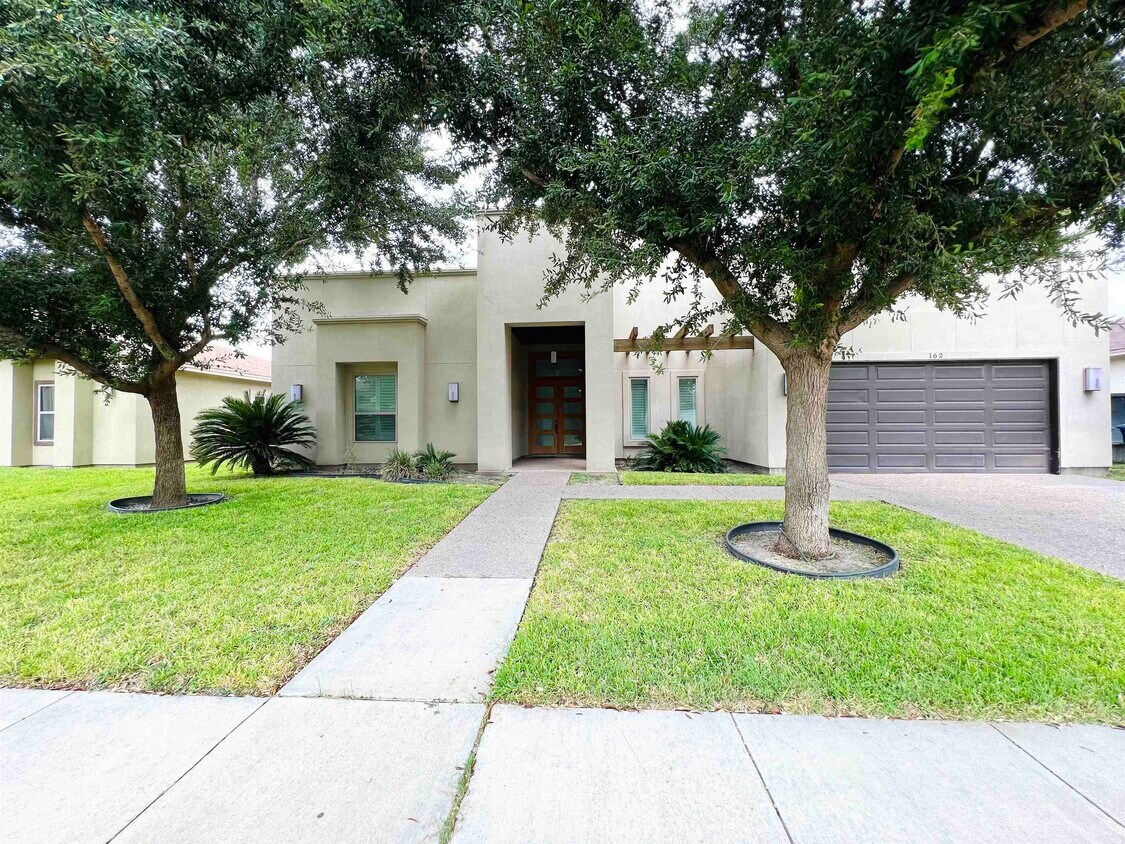 Primary Photo - 162 Lake Carnegie Ct