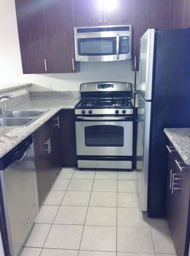 Primary Photo - 176 S Virgil Ave