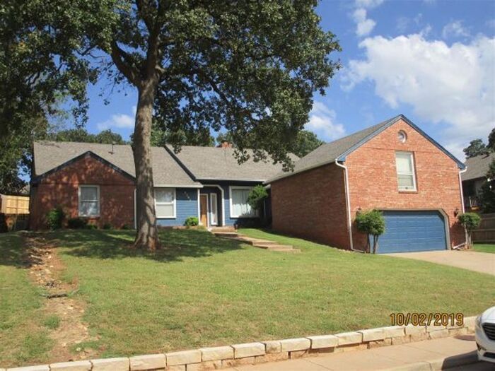 Spacious 4 bd, 2.5 bath Community Pool House Rental in Edmond, OK