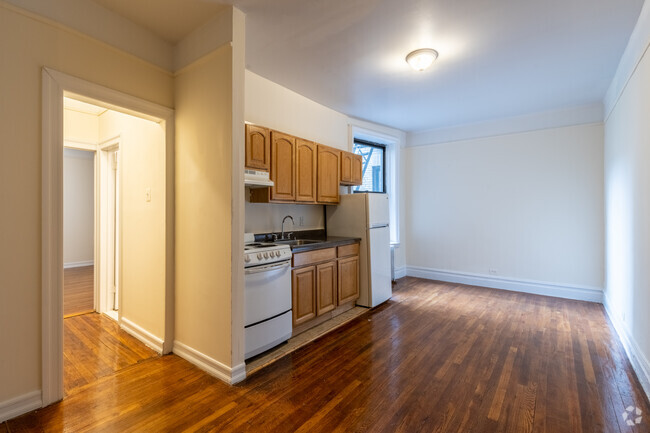 1BR, 1BA - 750SF - 812 W 181st St