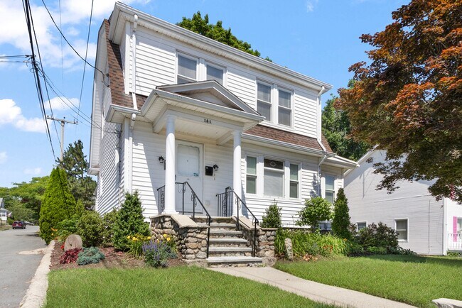 Foto del edificio - 246 George Waterman Rd