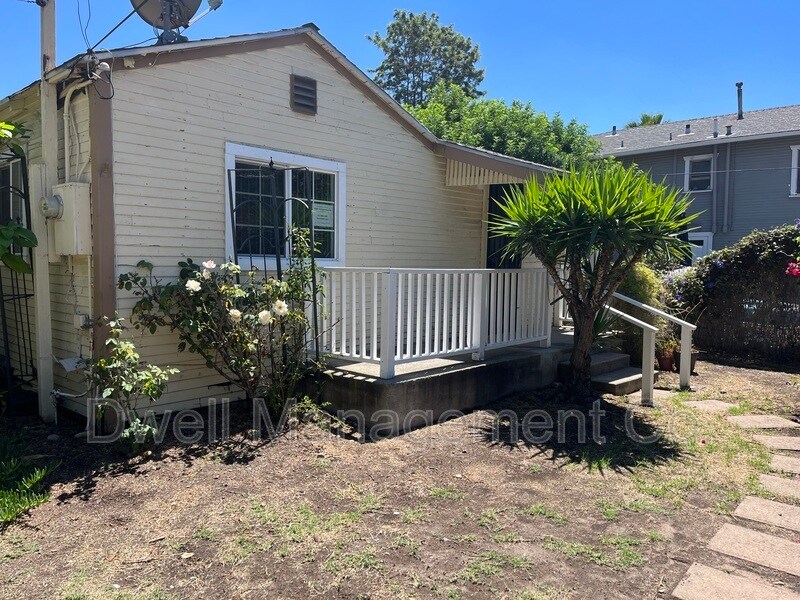 Primary Photo - 4933 Guava Ave