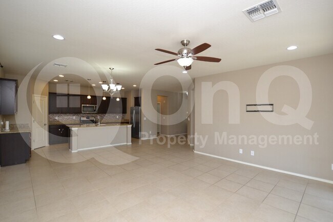 Foto del edificio - 12039 W Briles Rd