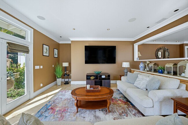 Foto del edificio - Fully Furnished 3 Bed 2.5 Bath Single Fami...