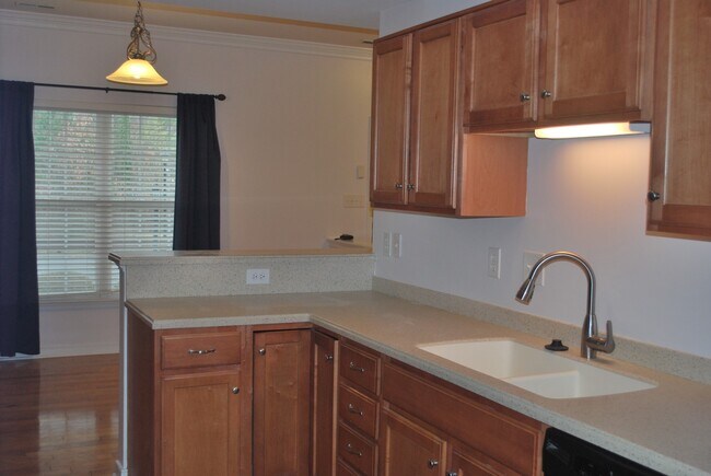 Foto del edificio - -- AVAILABLE SOON!  SPACIOUS 3 BED 2.5 BAT...