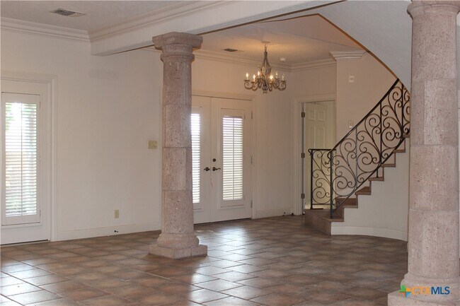 Foto del edificio - 6001 Country Club Dr