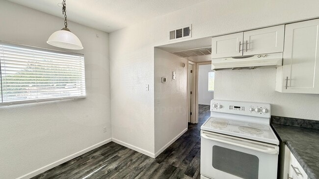 Building Photo - 2801 E Marconi Ave