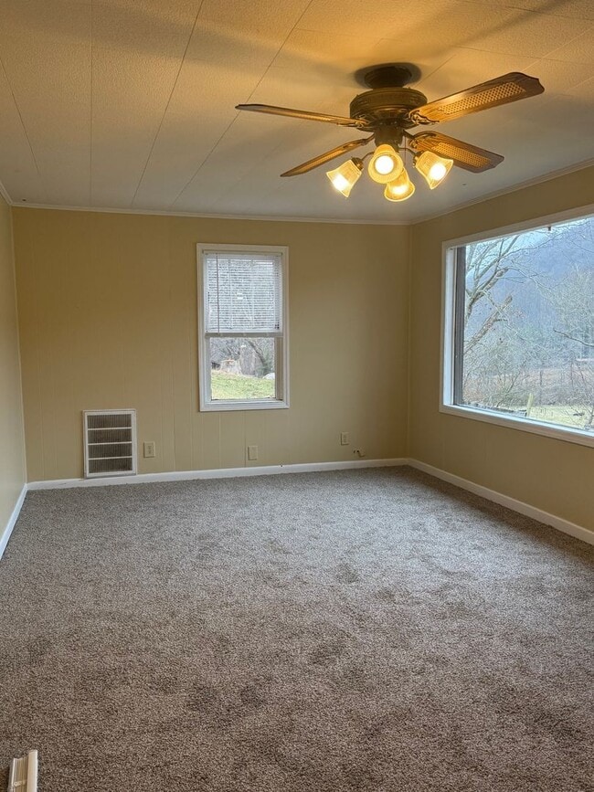 Building Photo - Hayesville Farmhouse