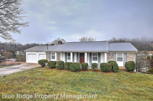 Building Photo - 4 br, 2.5 bath House - 328 Blue Haven Drive