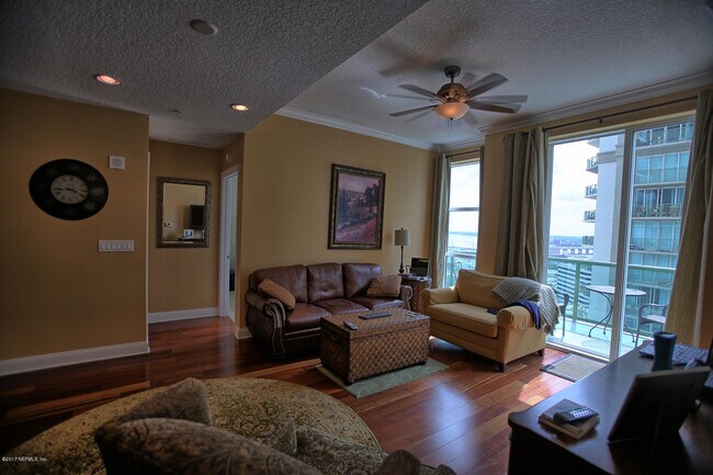 Building Photo - 1431 Riverplace Blvd