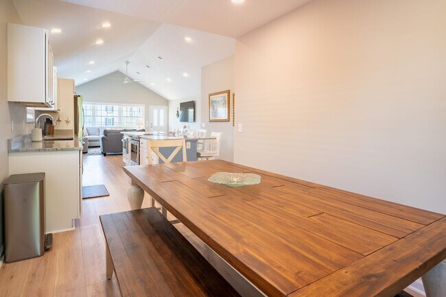 Foto del edificio - PERFECT OFF-SEASON BEACH GETAWAY