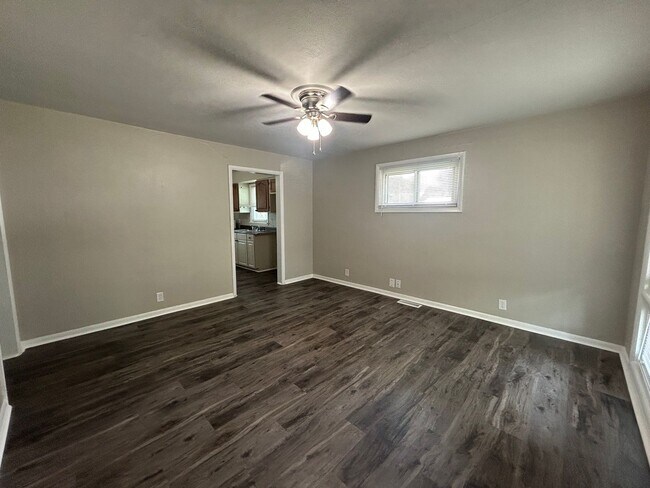 Building Photo - Newly Renovated 2 Bedroom House