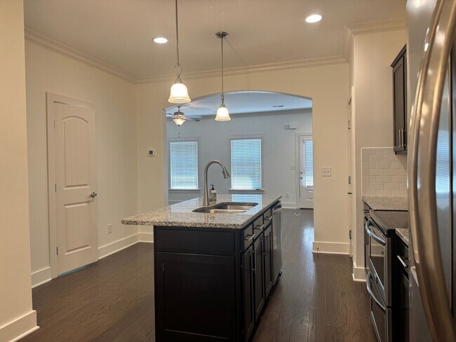Foto del edificio - Beautiful 3BR Townhome in Franklin