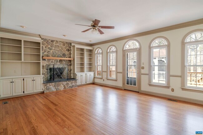 Foto del edificio - 3125 Beau Mont Farm Rd