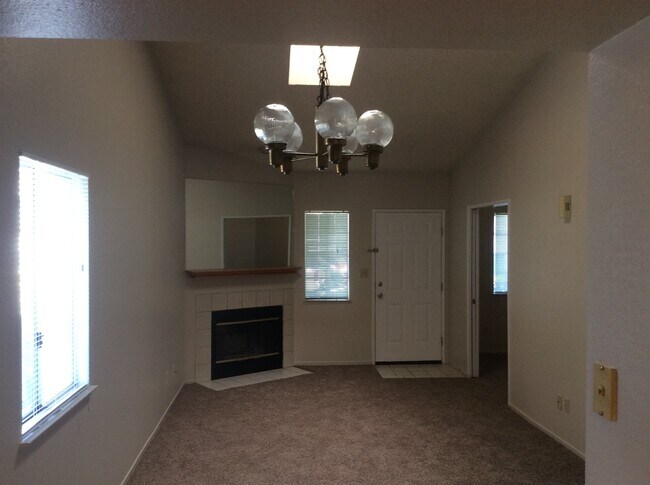 Building Photo - 2600 Brookside Dr