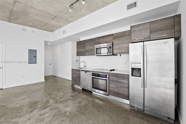 Foto del edificio - 151 SE 1st St