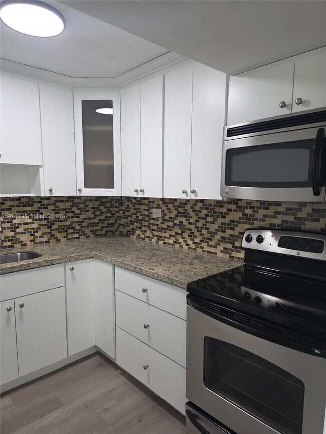 Foto del edificio - 1740 NW N River Dr