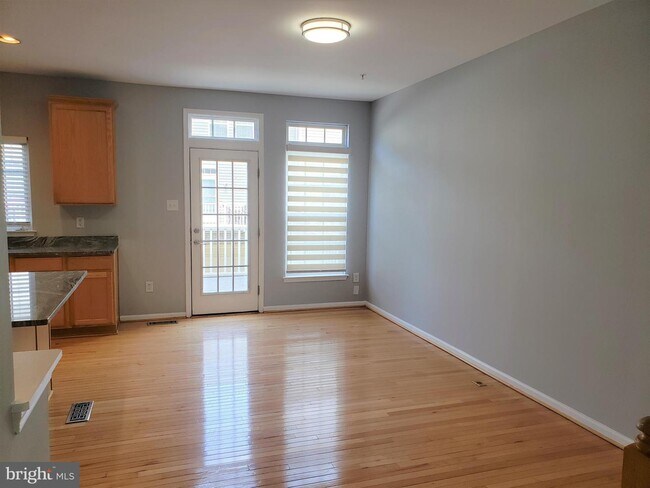 Building Photo - 5040 Strawbridge Terrace