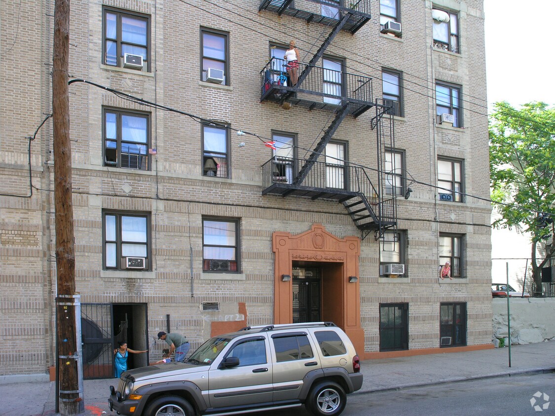 Building Photo - 2253 Ryer Ave