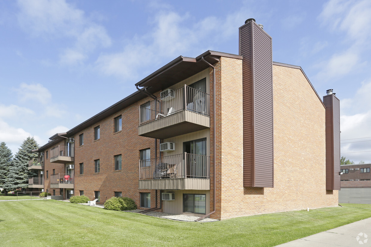 Primary Photo - Kirkwood Manor Apartments