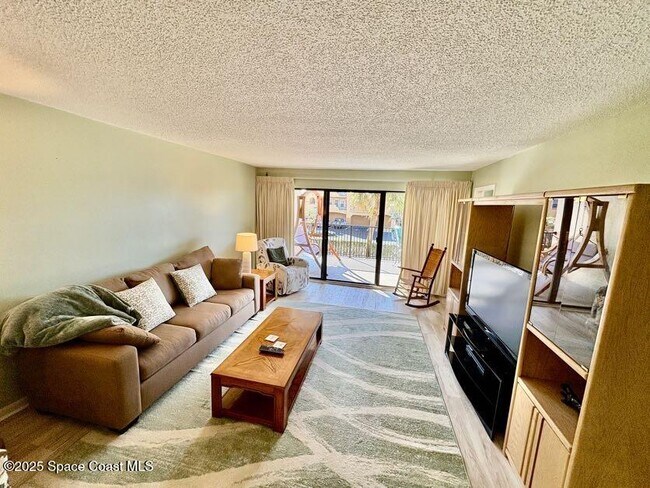 Foto del edificio - 8494 Ridgewood Ave