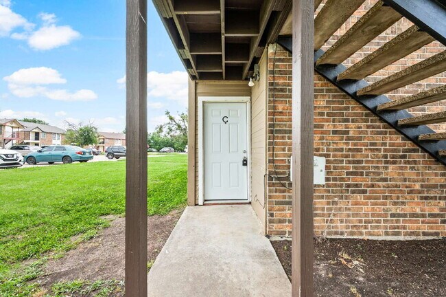 Foto del edificio - "Charming 2-Bed, 2-Bath in Haltom City – 901 Sq!"