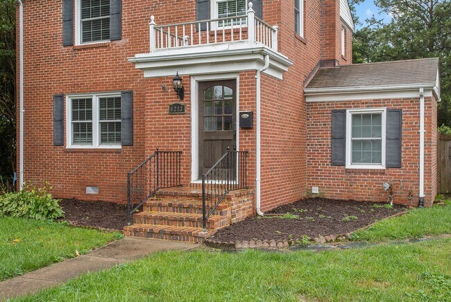 Building Photo - Charming Updated Home in Prime Near West E...