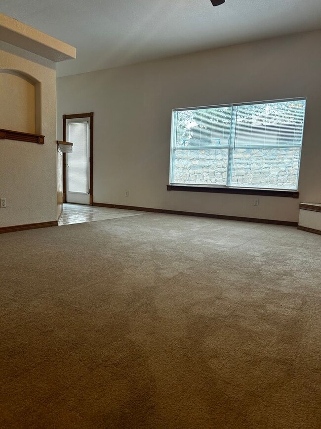 Foto del edificio - ***COMING SOON*** ^^^Accepting Applications 2/16/26^^^ Spacious 3 Bedroom 2 Bathroom house.