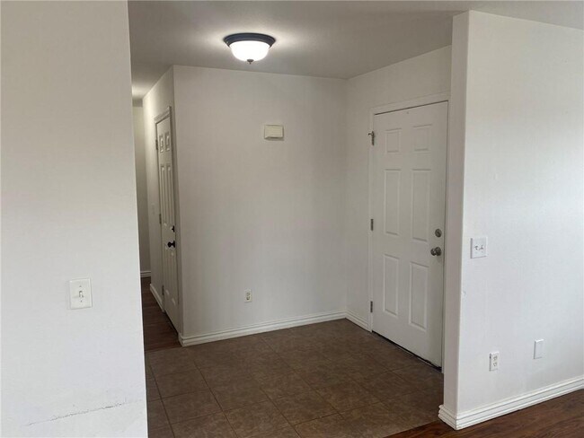 Building Photo - 682 Choate Pl Cir