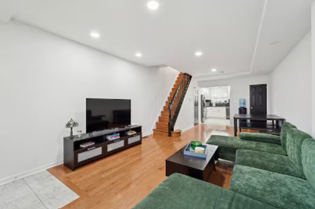 Foto del edificio - Newly Renovated Townhome in South Philadelphia! Available NOW!