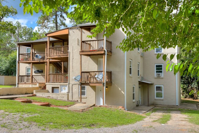 Building Photo - 1648 Wycliffe St