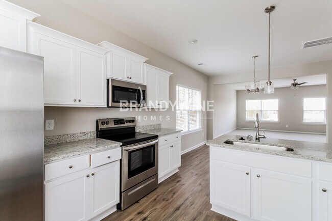 Building Photo - NEW LOWER RENTAL RATE LEASING SPECIAL: Rec...