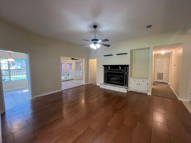 Building Photo - Home For Rent